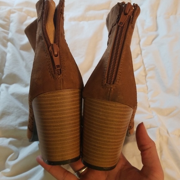 cut out booties - Picture 3 of 7